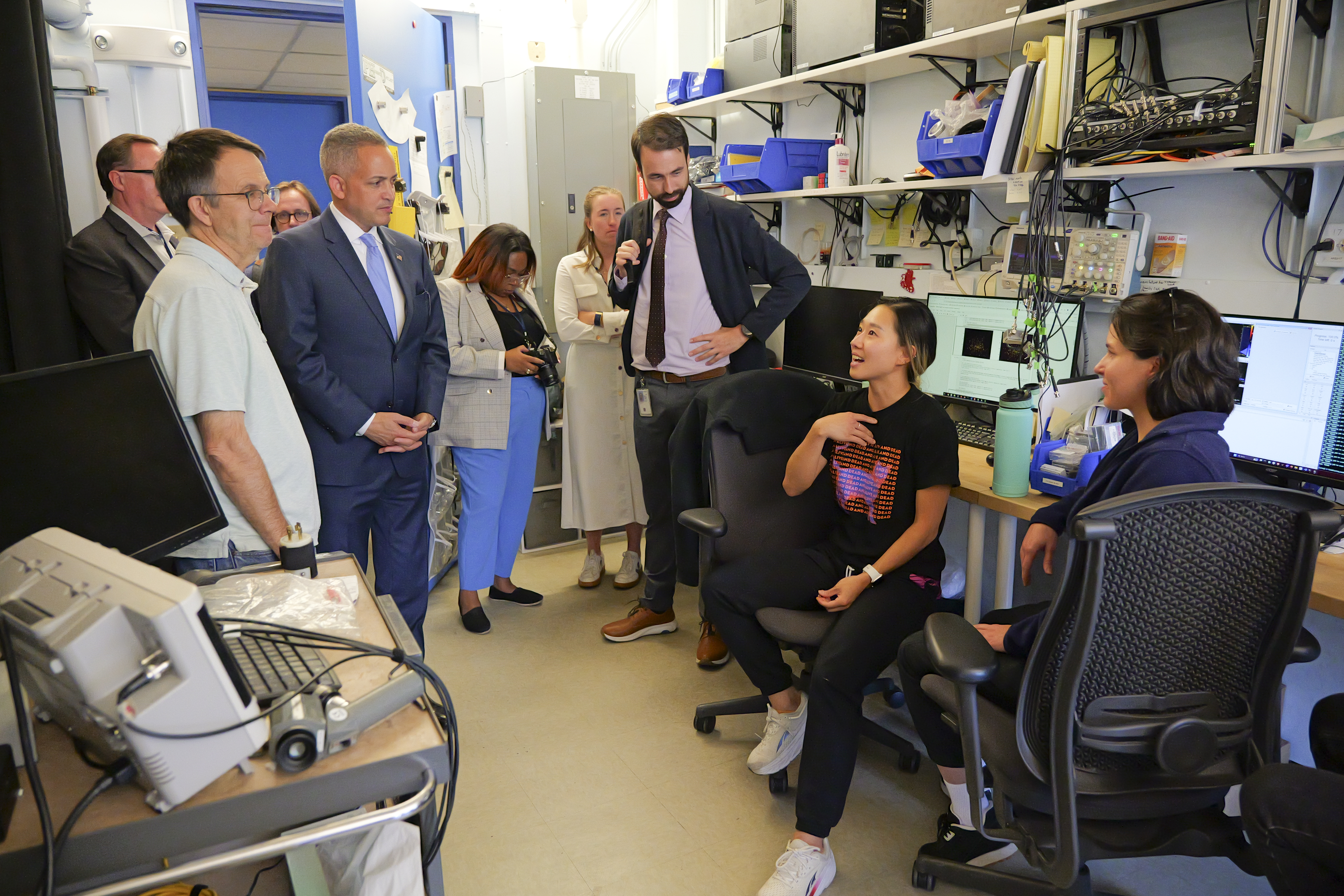 US Deputy Secretary of Commerce Don Graves visits a laboratory within JILA and speaks with students and researchers at the University of Colorado Boulder